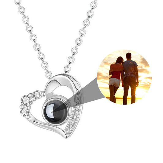 Heart-Shaped Projection Necklace